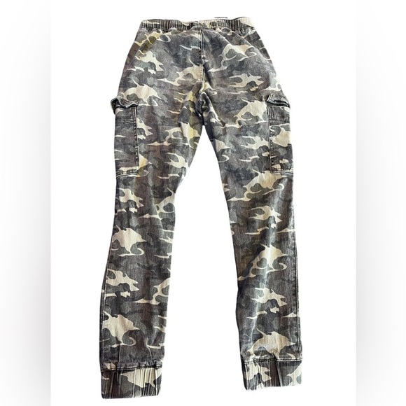 ALMOST FAMOUS
Juniors' Faux Cargo Pocket Joggers Size Small - Picture 12 of 15